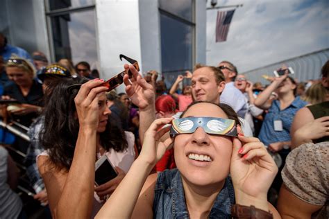 photos solar eclipse viewing from the empire state building in new york city abc7 new york