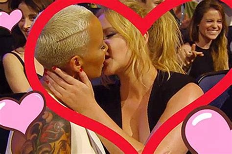 21 Hot Pics Of Celebrity Girls Kissing Girls Bisexual Or Not Yourtango