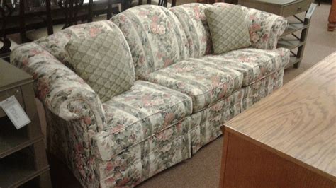 Broyhill Floral Sofa Delmarva Furniture Consignment