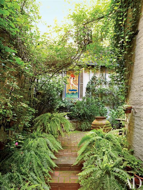 The best photos to inspire your garden terrace design | Velvet cushion