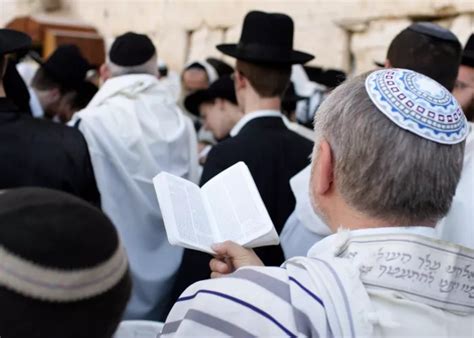 jewish funeral traditions and etiquette funerals guide 2022