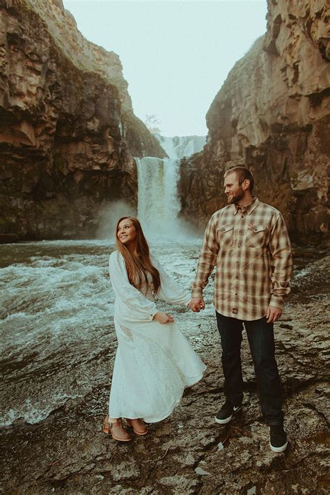 White River Falls Engagement Session Maupin Or — Oregon Wedding