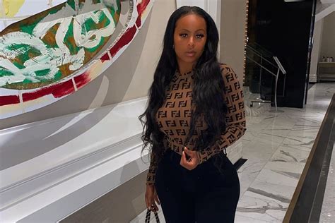 it s the body for me alexis skyy s hourglass figure drives fans insane after she shows off