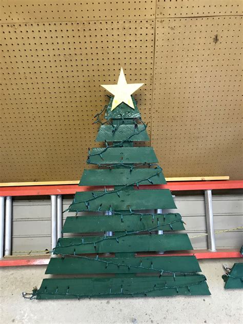 Rustic Pallet Christmas Tree With Multicolored Lights Made By Mb