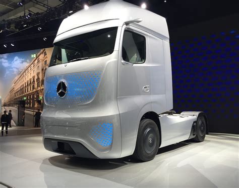 With Mercedes Benz Future Truck Daimler Unveils A Vision Of