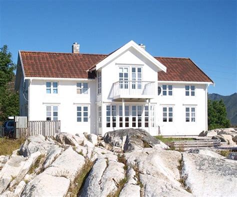 LINGKAR WARNA Desain Rumah Bergaya Tradisional Scandinavia
