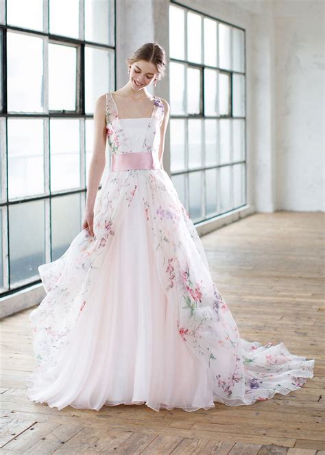 20 Princess Worthy Fairy Tale Wedding Dresses For Summer Brides