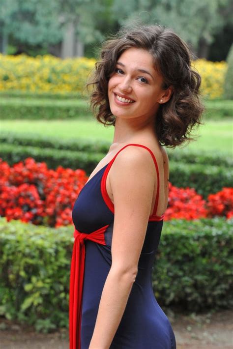 May 26, 2021 · nel cast, oltre ai volti ormai familiari per il pubblico de il commissario montalbano, anche isabella ragonese, nei panni del tenente laura belladonna, ana caterina morariu e caterina vertova. Ana Caterina Morariu è l'affascinante Nicoletta Matera ne ...