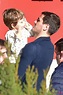 Iker Casillas con su hijo Martín en brazos - Foto en Bekia Actualidad