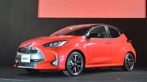 Nová Toyota Yaris Představena Slibuje Spotřebu Tři Litry Na Sto