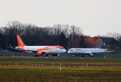 Последние твиты от easyjet (@easyjet). Easyjet Europe, Airbus A 320-214, OE-ICZ, Lufthansa ...