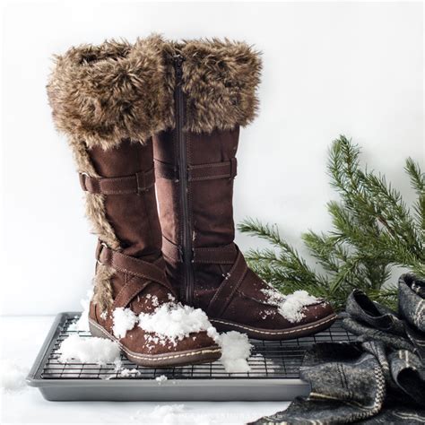 This boot tray is attractive. Keep Snowy Boots from Melting on Your Floors with this DIY Boot Tray | ANDERSON+GRANT