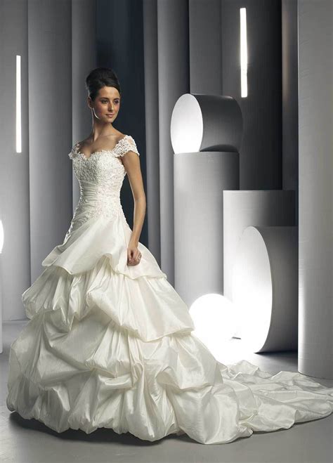 Charming Cap Sleeve Wedding Dress And Bridal Gowndavic022 China