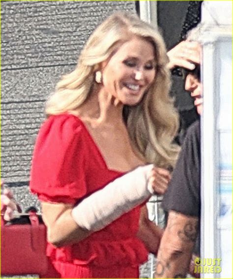 Christie Brinkley Wears An Arm Cast At Dwts Premiere Photo 4353833