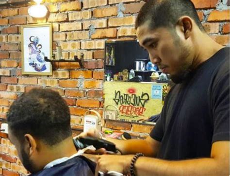 First of all, it is a true men's club, an exclusive service of an elite barbershop and the gathering of real professionals who grow, develop and move only forward. TOP 10 BARBER SHOP IN KUALA LUMPUR AND SELANGOR [BEST HAIR ...