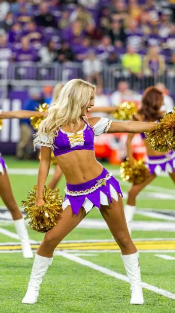 Minnesota Vikings Cheerleaders Vikings Cheerleaders Hot Cheerleaders Cute Cheer Pictures