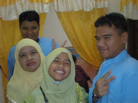 Me and family as a muslim, hari raya puasa is a special day to celebrate after they have gone through fasting for a month from foods and drinks from subuh until maghrib. Selamat Hari Raya Aidilfitri 2008 | Oct 1st - 5th, Maaf ...