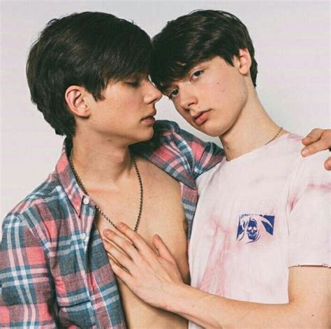 Gaycouple Rapazes Giros Garotos Sensuais Casais Adolescentes