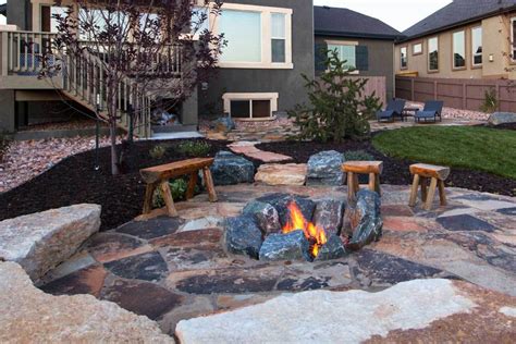 8 Outdoor Fire Pit Ideas For Your Backyard