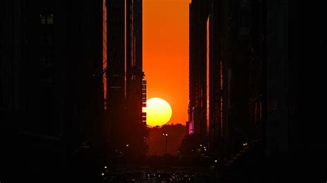 Manhattanhenge Phenomenon Lights Up New York City In Beautiful Imagery