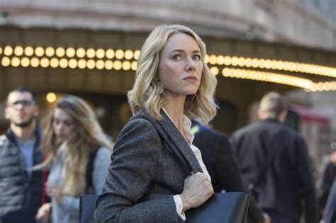 Gypsy is an american psychological thriller streaming television series created by lisa rubin for netflix.2 naomi watts stars as jean holloway, a psychologist who secretly. Will There Be Gypsy Season 2? | POPSUGAR Entertainment