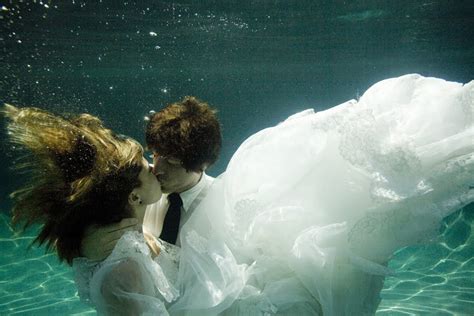 Download and use 3,000+ underwater stock photos for free. Underwater Wedding Pictures | wonderwool