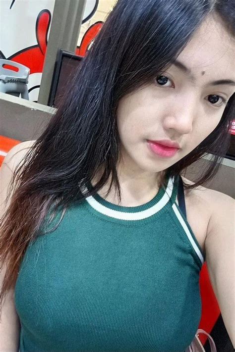 Top Pinay Big Boobs Caffey Namindang Hot And Sexy Beautiful Busty Asian Booty Vlogger