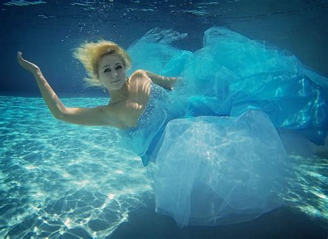 Underwater Blue Prom Dress Senior Picture Photography Class Of 2015 Wet Dress Photography