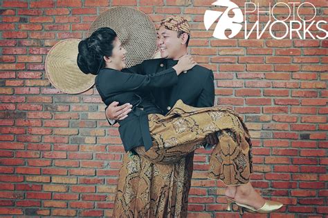 Acar tujuh bulan adat jawa tradisi atau adat orang madura dan jawa khususnya. Foto Prewedding Adat Jawa Dwi & Puguh - JASA FOTO PRE ...