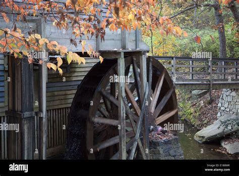 Wooden Mill Wheel Hi Res Stock Photography And Images Alamy