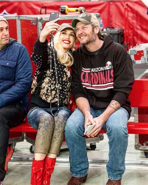 See How Gwen Stefani And Blake Sheltons Relationship Heated Up Over The Holidays Glamour