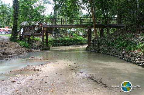La hot spring ini terletak di jerteh dimana anda boleh melalui jalan dari sana dan terus menuju ke kolam air panas ini. La Hot Spring, Terengganu