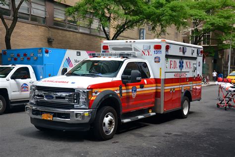 Ford F550 Super Duty Fdny Ambulance 1311 Ny Manhattan Usa 1 A