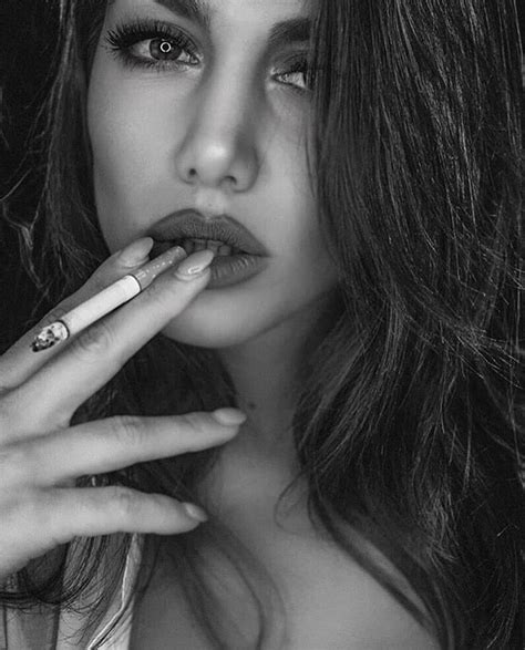 Épinglé Sur Beautiful Smoking Women