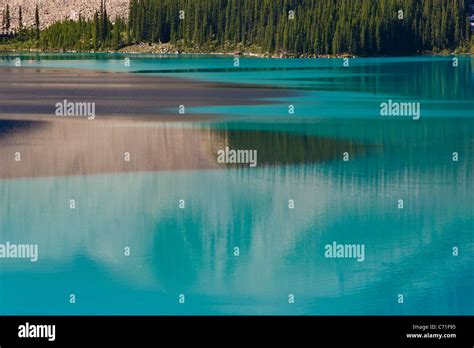 Moraine Lake In Banff National Park Alberta Canada Stock Photo Alamy