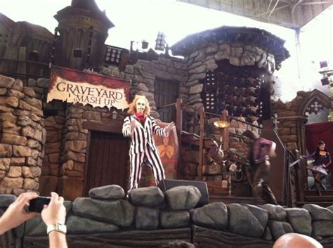 The final performance of beetlejuice's graveyard revue for universal's annual passholders! Beetlejuice's Graveyard Revue | Attractions in orlando ...