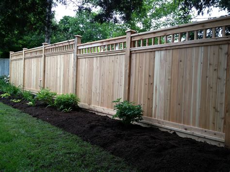 Western Red Cedar Privacy Fence With Jail Bar Lattice Top 6x6 Posts