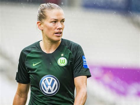 Lara dickenmann, kriens (kriens, switzerland). Lara Dickenmann verlängert beim VfL Wolfsburg bis 2021 ...