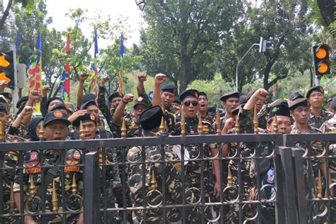 Foto Banser Demo Protes Felix Siauw Jadi Penceramah Di Balai Kota Dki