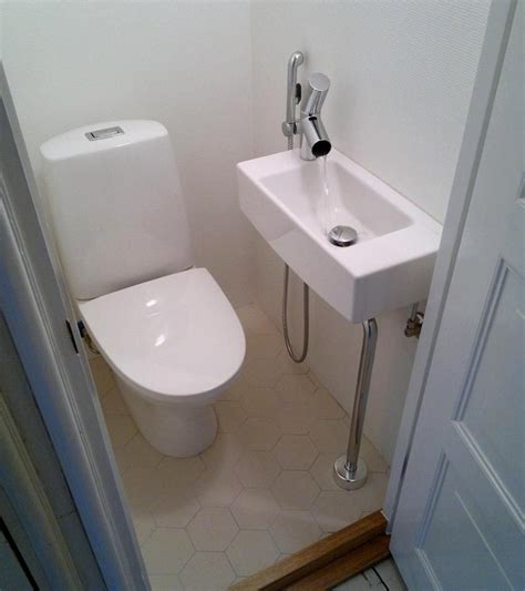 Minimalist White Bathroom Narrow Toilets Can Get Your Job Done Easier