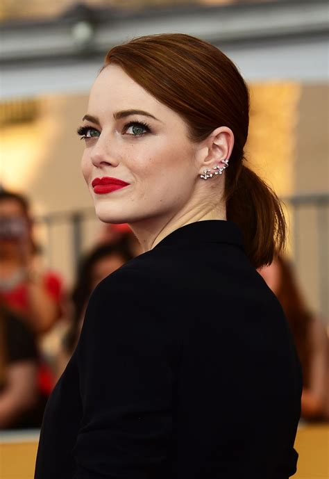 Emma Stone Wears Revlon Ultra Hd Lipstick In Gladiolus Glamour