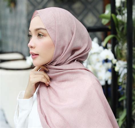 5 Cara Memakai Hijab Pashmina Yang Simple Dan Modis