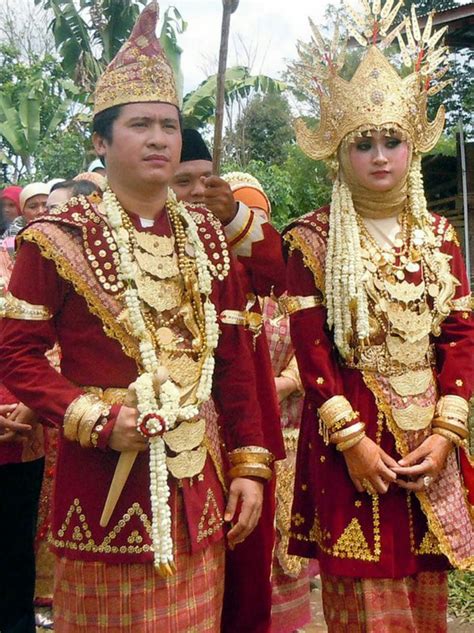 Mengenal Pakaian Adat Lampung Sebagai Warisan Budaya Indonesia The