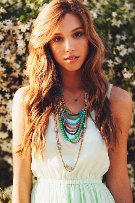 Model Alexis Ren Women Women Outdoors Sunlight Necklace White