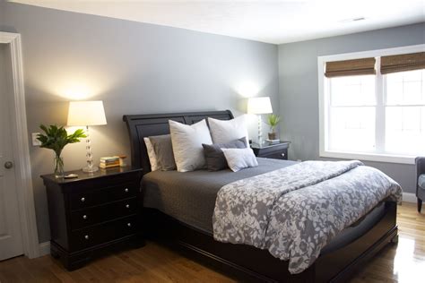 When it comes to decorating a small bedroom, first and foremost, it's important to remember that the layout is everything. master bedroom | Apartment bedroom decor, Small master ...