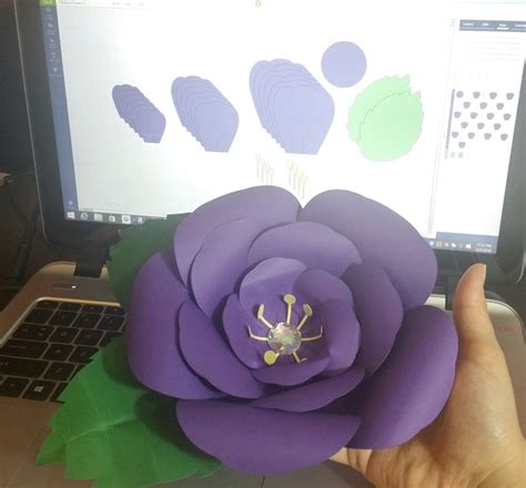 This tutorial shows you how to make free step by step tutorials and templates for large flowers from cardstock, tissue paper, crepe paper and more. Pin on Cricut all the Things