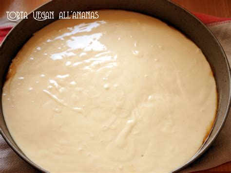 Ieri mi è capitato di leggere su instagram che era il nationalpineappleupsidecake, la giornata della torta rovesciata all'ananas. Torta vegan all'ananas