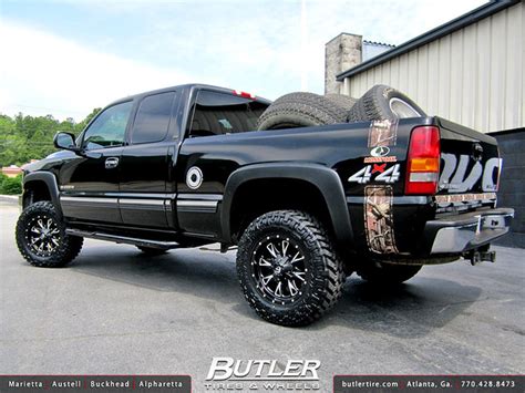 Chevy Silverado With 18in Fuel Throttle Wheels And Leveling Kit A
