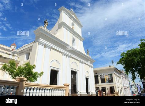 La Catedral De San Juan Bautista Es Una Catedral Católica Romana En El