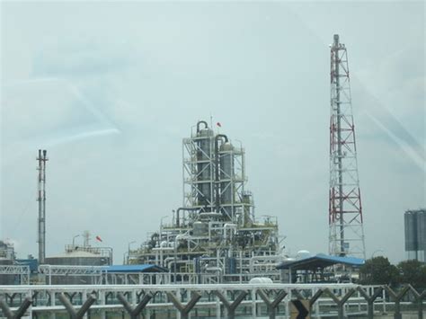 Petronas gas berhad is malaysia's leading gas infrastructure and utilities company. Petronas Oil & Gas Refinary Kerteh | Petronas Oil & Gas ...